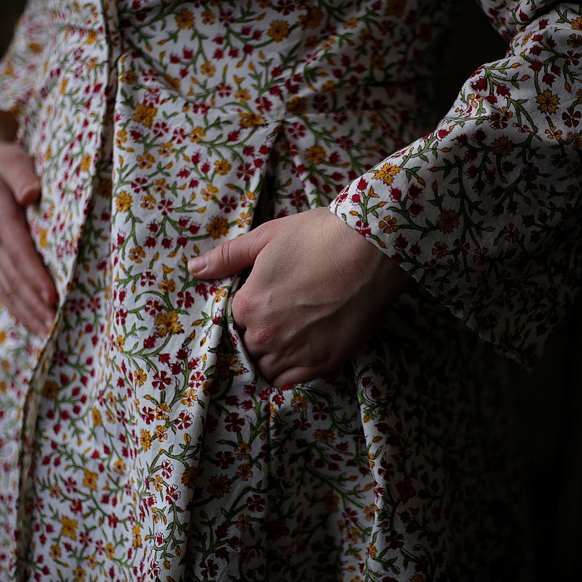 Ladies' Bed Gown in Linen 5 Ladies' Bed Gown in Linen
