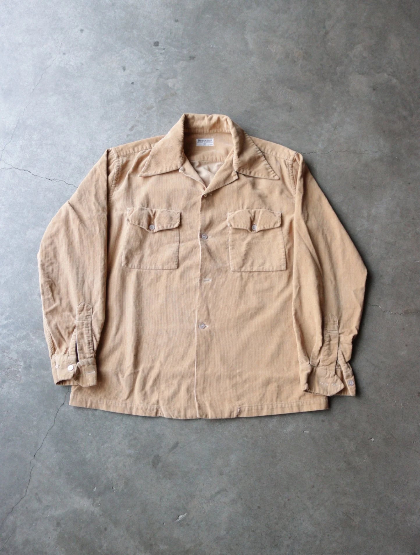 1940S 'ROGUE ROY' DAGGER COLLAR BEIGE CORD SHIRT