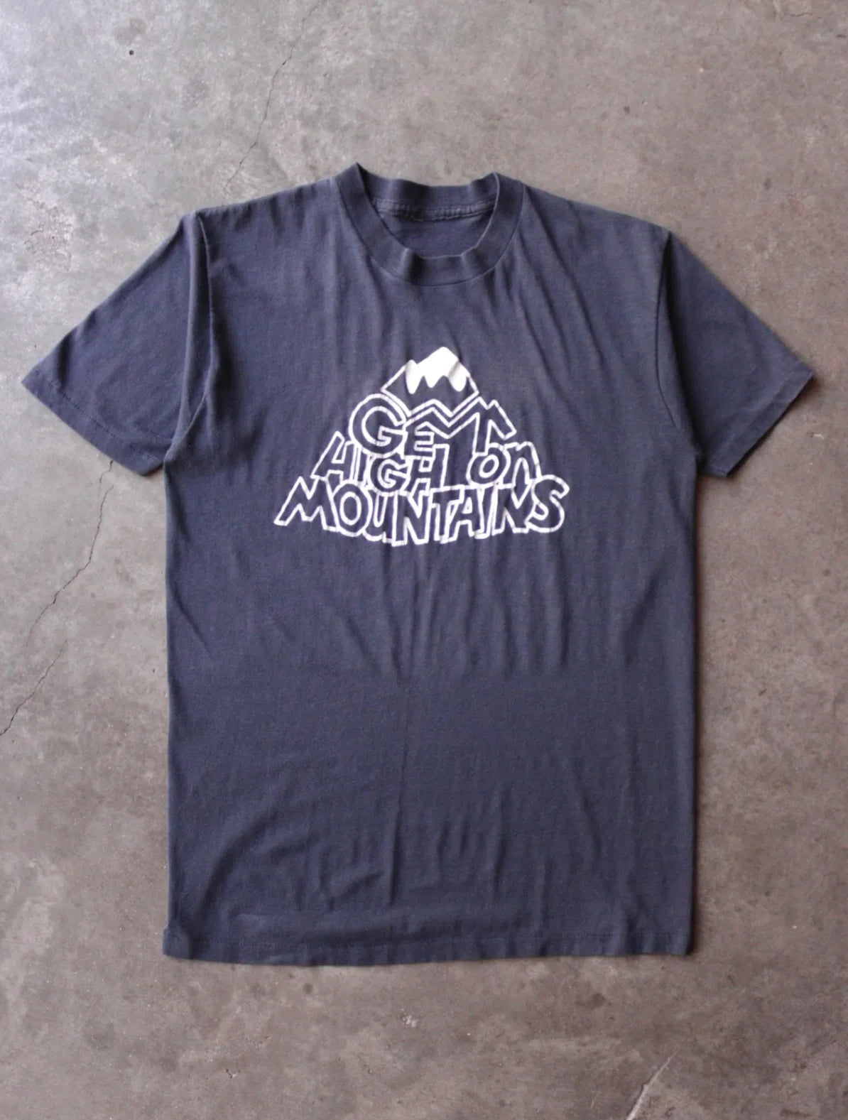 1970S GET HIGH ON MOUNTAINS TEE